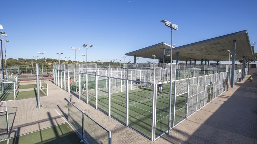 Pistas de padel del Polideportivo Navalcarbón