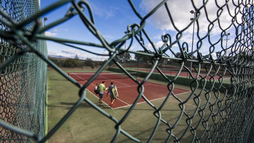 Pista de padel del polideportivo San José Las Matas