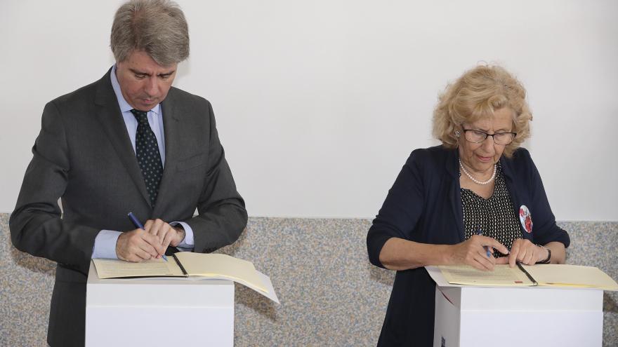 Comunidad y Ayuntamiento firman el acuerdo para realojar a 150 familias del sector 6