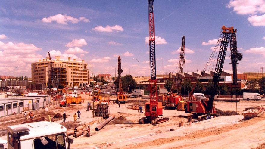 Exterior del túnel, Zona de obra, Maquinaria y obreros