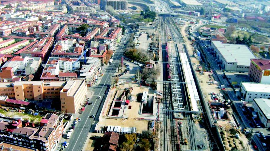 Vista aérea de Villaverde Alto y de la construcción de la estación de Metro