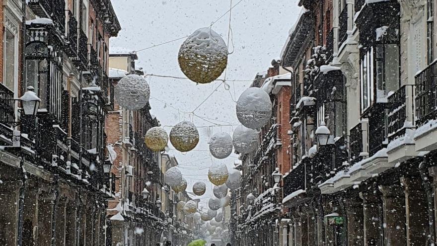 Exposición fotográfica virtual sobre el paso del temporal Filomena por la región Calle de Madrid con nieve