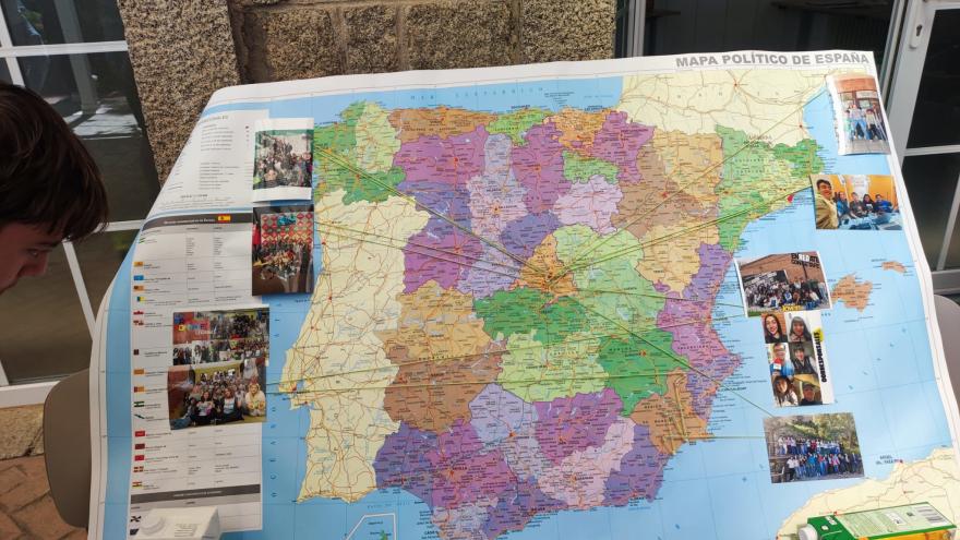 Mapa de España con flechas y fotos