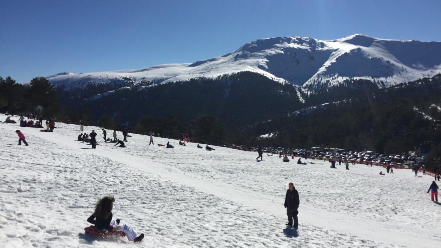 Puerto de Los Cotos nevado