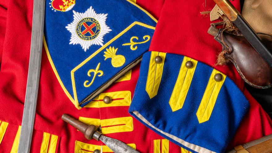 Bodegón con uniforme miliar del siglo XVIII
