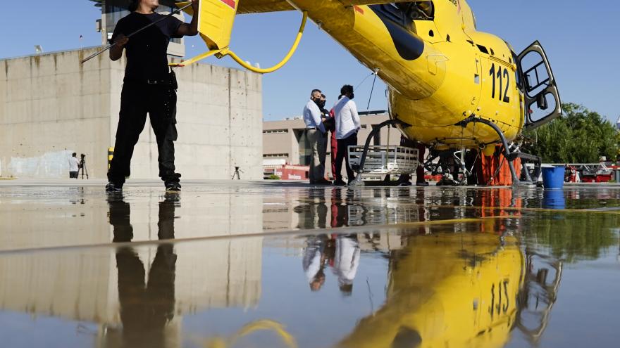 Plano del helicóptero en la base desde atrás