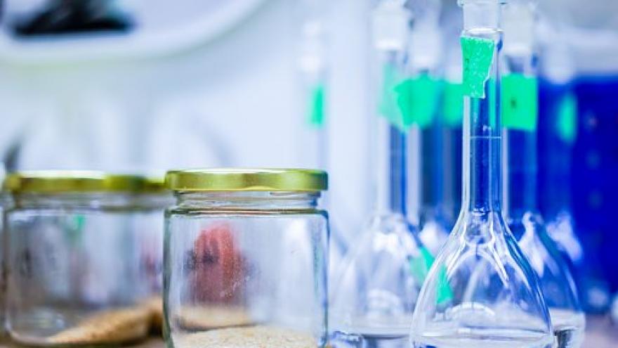 Comunicación (por vacío terapéutico) de intención de uso de medicamentos autorizados en otro Estado Miembro Probetas y tarros de laboratorio