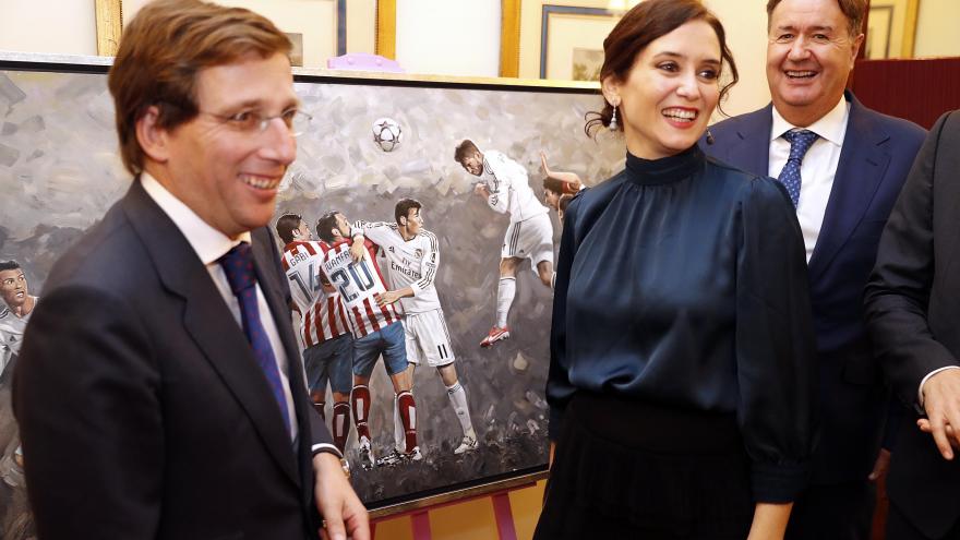 Isabel Diaz Ayuso durante la cena