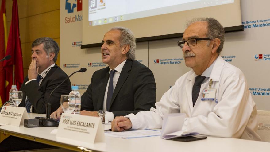 Enrique Ruiz Escudero en el Hospital Gregorio Marañón