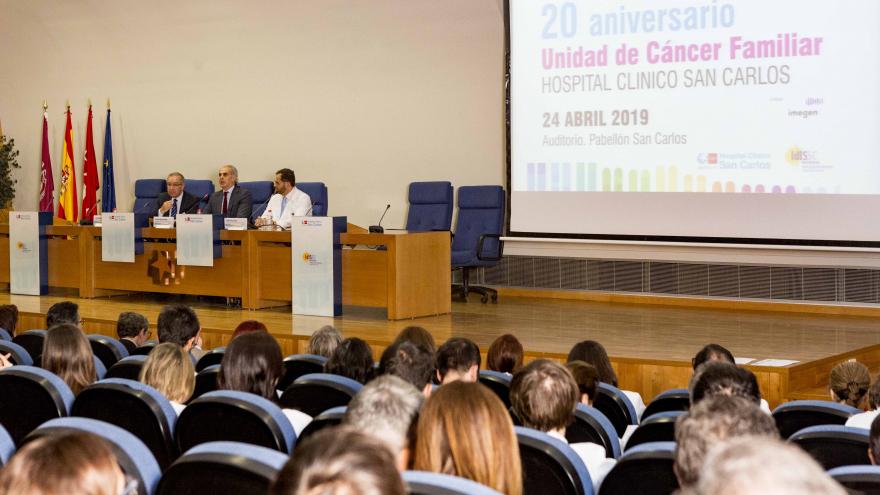 La Unidad de cáncer familiar del Hospital Clínico ha estudiado a 40.000 personas para prevenir el cáncer hereditario