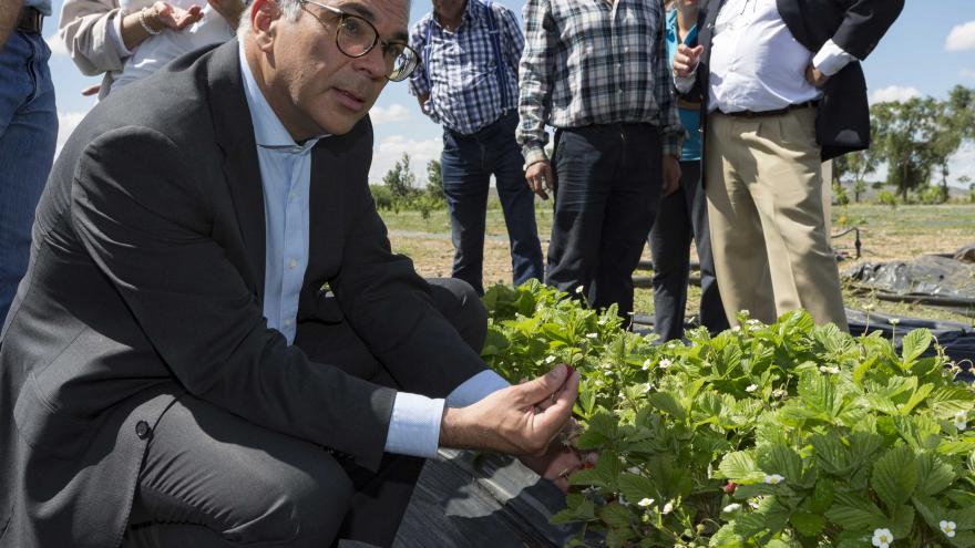 Izquierdo visita la finca experimental agroambiental La Chimenea