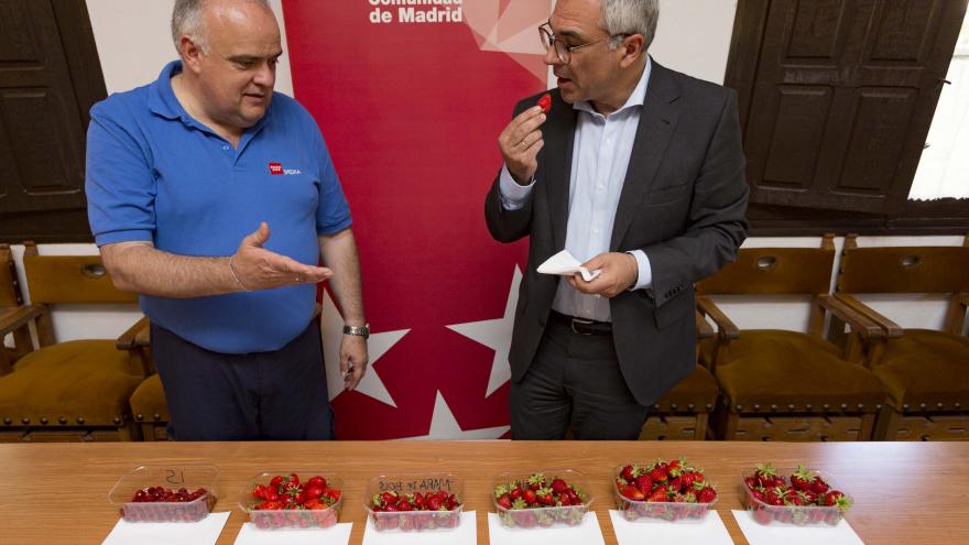 Izquierdo visita la finca experimental agroambiental La Chimenea