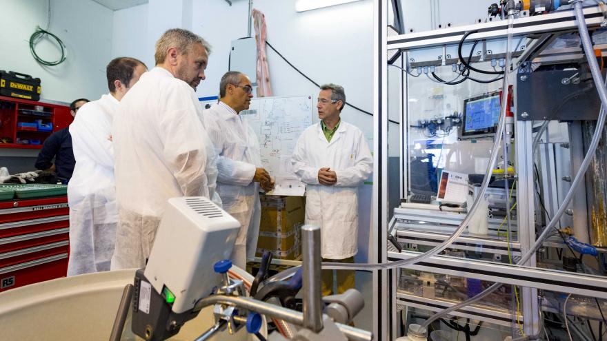 El consejero de Educación e Investigación ha visitado hoy el Instituto Madrileño de Estudios Avanzados IMDEA Energía