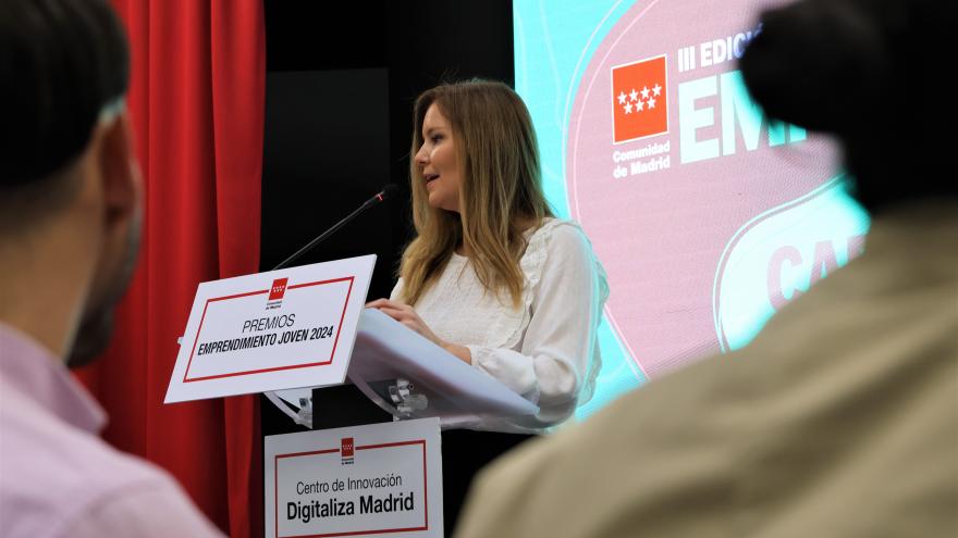 La consejera Ana Dávila durante la entrega de los Premios Emprendimiento Joven Carné Joven
