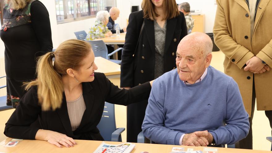 La consejera Ana Dávila durante su visita al nuevo Centro de Día de Mayores de Getafe