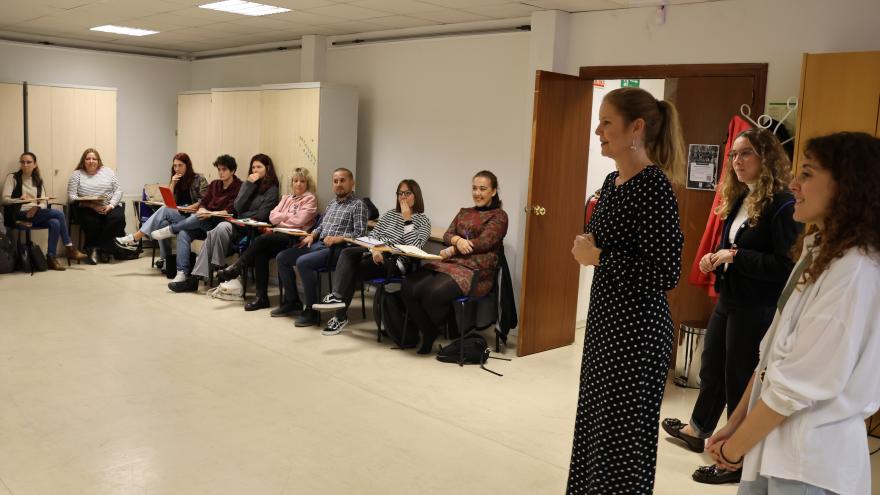 La consejera Ana Dávila durante su visita a la Escuela de Animación