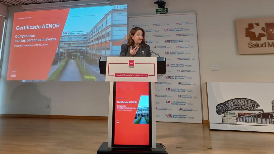 La consejera Fátima Matute durante la entrega de la certificación AENOR al Hospital público Infanta Leonor