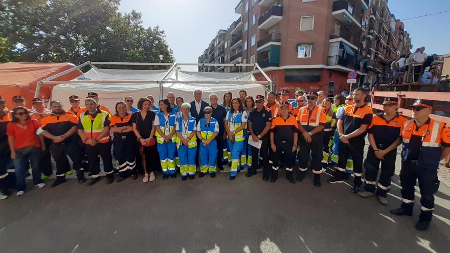 Foto de familia con profesionales sanitarios