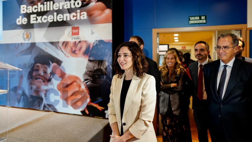 Isabel Díaz Ayuso durante su visita al IES San Mateo