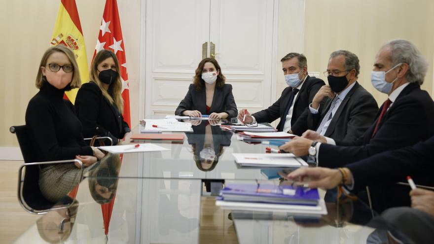 Isabel Díaz Ayuso durante su reunión con los partidos políticos de la Asamblea de Madrid 