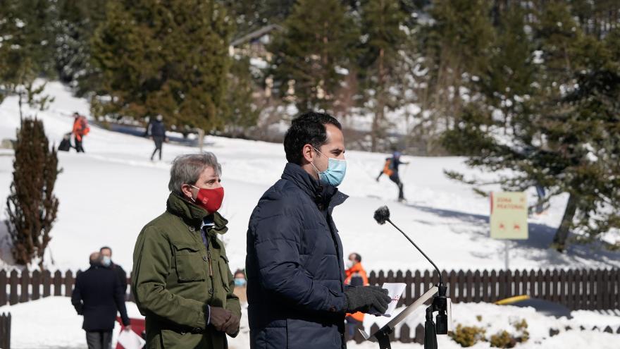 Ignacio Aguado y Ángel Garrido presentan un autobús lanzadera a Cotos y Valdesquí