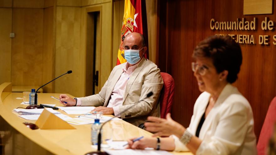 Antonio Zapatero y Elena Andradas, en rueda de prensa