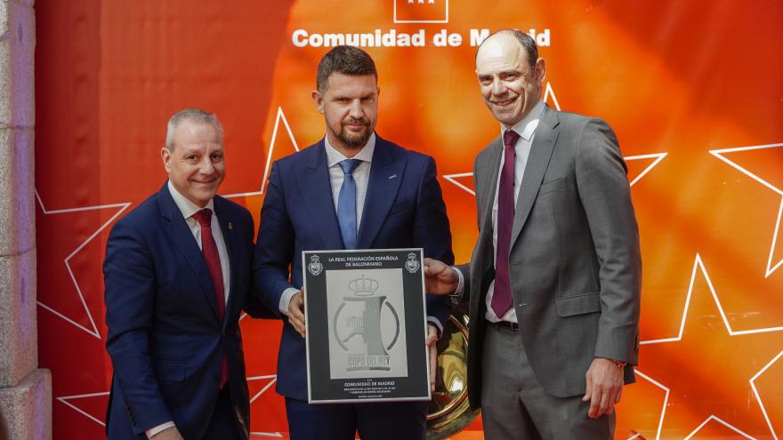 El Gobierno regional recibe a los equipos que participan en el torneo 
