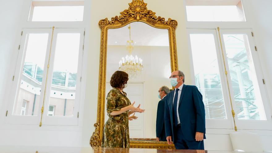 Díaz Ayuso detalla a la oposición el plan de comienzo del curso escolar en la región Isabel Díaz Ayuso se reúne con el portavoz del Grupo Socialista en la Asamblea de Madrid, Ángel Gabilondo.