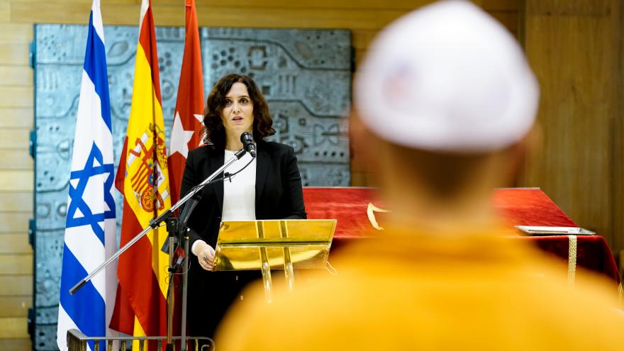 Isabel Díaz Ayuso durante la entrega