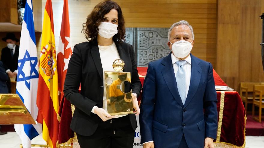 Isabel Díaz Ayuso durante la entrega