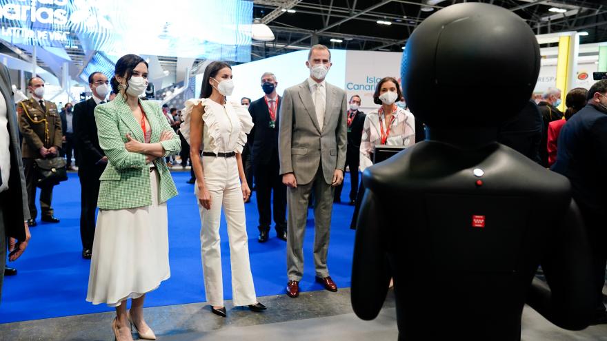 Díaz Ayuso participa en la inauguración de la Feria Internacional de Turismo FITUR 2021 presidida por SSMM los Reyes Díaz Ayuso participa en la inauguración de la Feria Internacional de Turismo FITUR 2021 presidida por SSMM los Reyes .