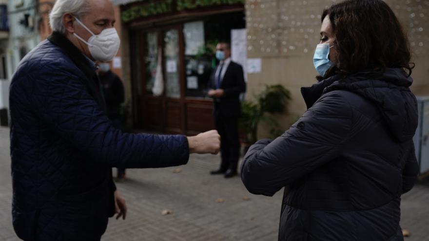 Díaz Ayuso traslada a los hosteleros catalanes las medidas antiCOVID-19 que han permitido mantener abierta la restauración en Madrid