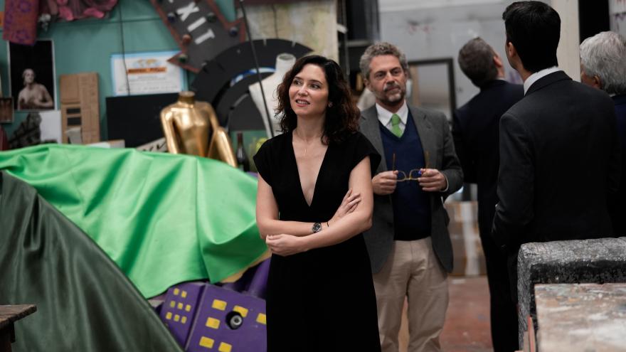 La presidenta Isabel Díaz Ayuso durante su visita a la Escuela de Cinematografía y del Audiovisual de la Comunidad de Madrid