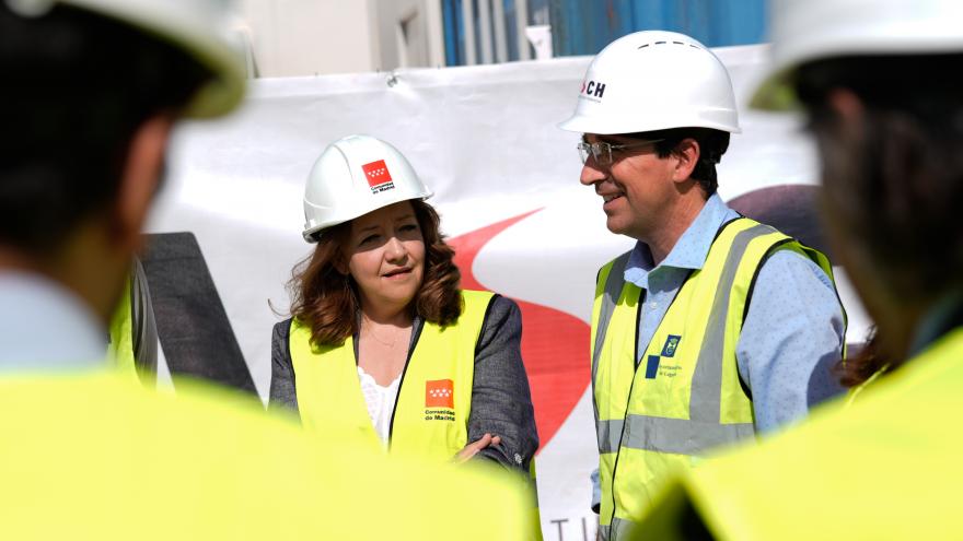 La consejera Fátima Matute durante su visita en Leganés a las obras del nuevo Centro de Salud Campo de Tirov