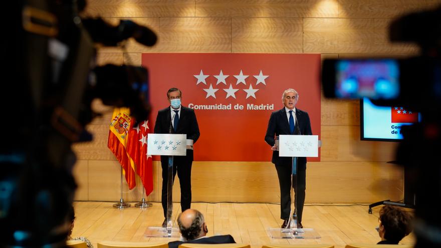 Enrique López y Enrique Ruiz Escudero, en rueda de prensa