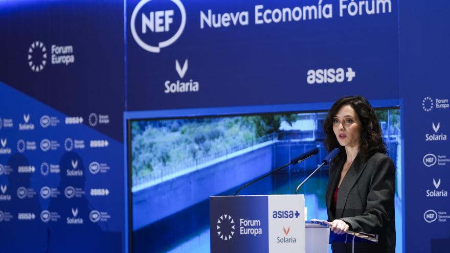 Díaz Ayuso protagoniza el encuentro informativo de Nueva Economía Fórum La presidenta Isabel Díaz Ayuso durante el encuentro informativo