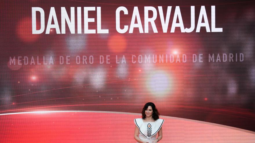 La presidenta Isabel Díaz Ayuso durante la entrega de la Medalla de Oro de la Comunidad de Madrid a Dani Carvajal 