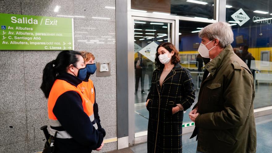 Díaz Ayuso supervisa el operativo de Metro de Madrid en Nochevieja y Año Nuevo