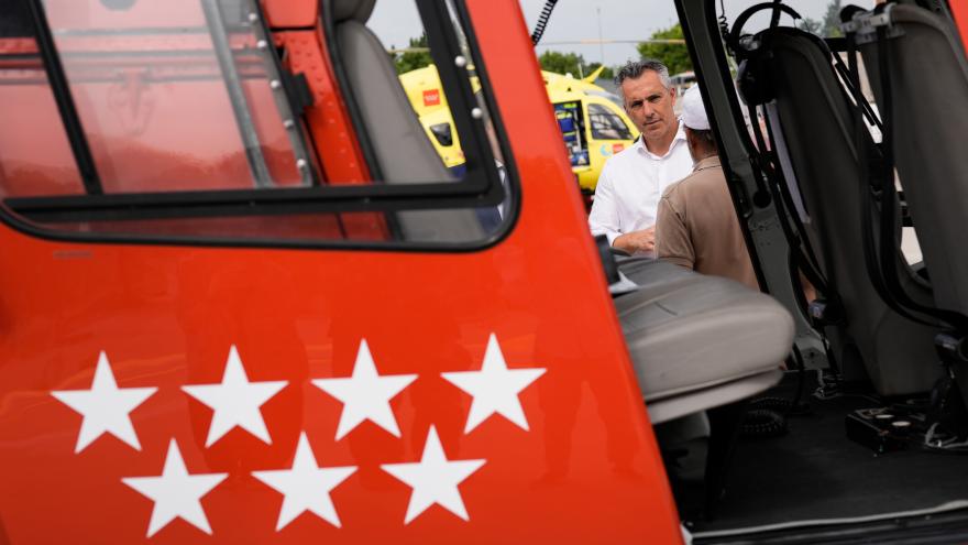 El consejero Carlos Novillo en la renovada helisuperficie del INFOMA 2025