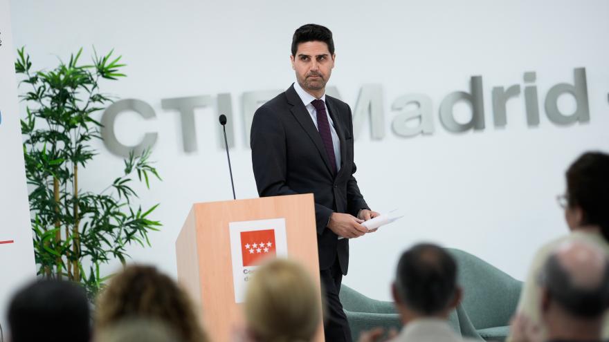 El consejero Emilio Viciana en el encuentro Familia-Escuela 2025 del Consejo Escolar regional
