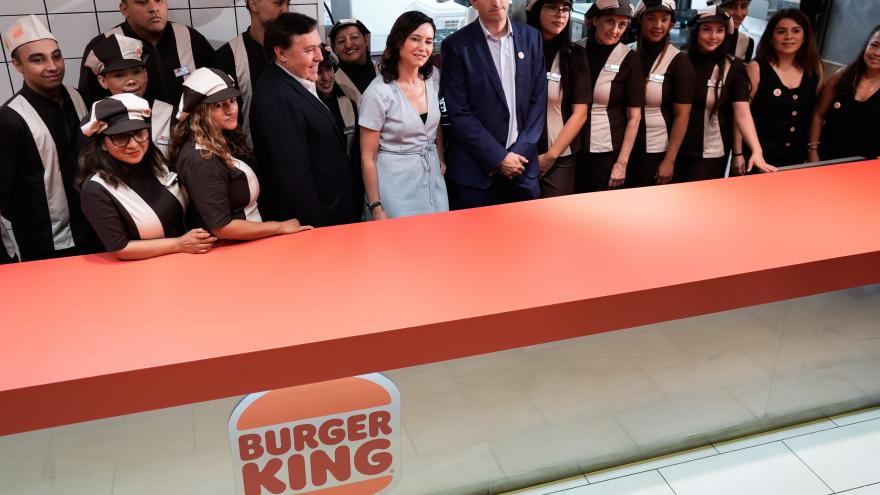 La presidenta Isabel Díaz Ayuso en el 50 aniversario de Burger King en España