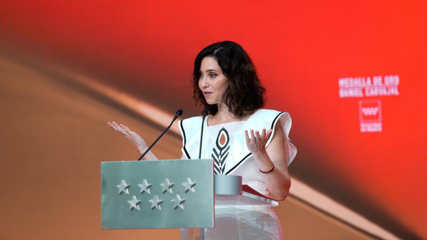La presidenta Isabel Díaz Ayuso durante la entrega de la Medalla de Oro de la Comunidad de Madrid a Dani Carvajal 