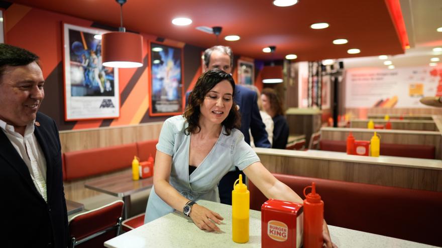 La presidenta Isabel Díaz Ayuso en el 50 aniversario de Burger King en España