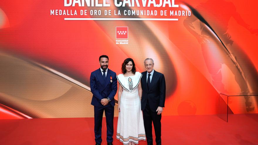 La presidenta Isabel Díaz Ayuso durante la entrega de la Medalla de Oro de la Comunidad de Madrid a Dani Carvajal 
