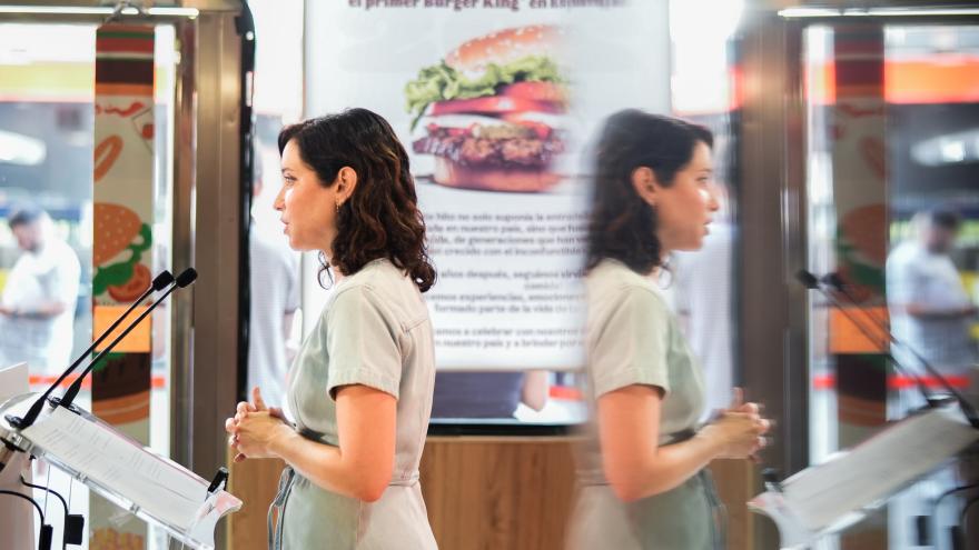 La presidenta Isabel Díaz Ayuso en el 50 aniversario de Burger King en España