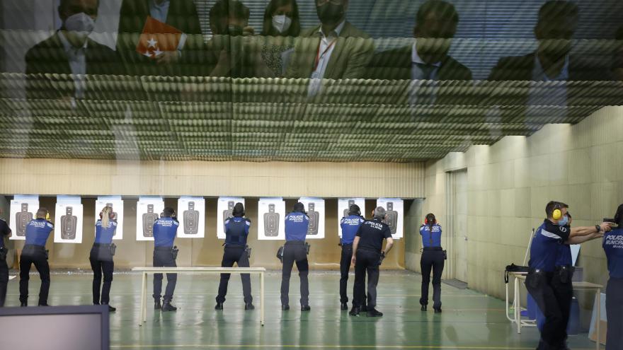 Enrique López visita los cursos de formación de la Comunidad de Madrid para Policías Locales