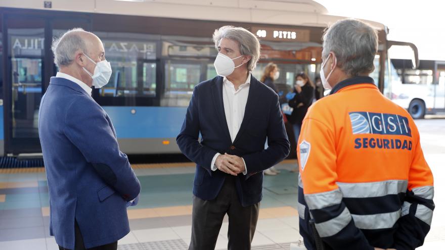 Garrido con a los profesionales de la red de autobuses de transporte público