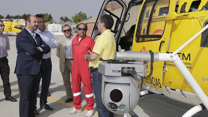 Está dotada con doble sensor de infrarrojos y térmico, y trasmite desde el helicóptero imágenes de alta definición en tiempo real