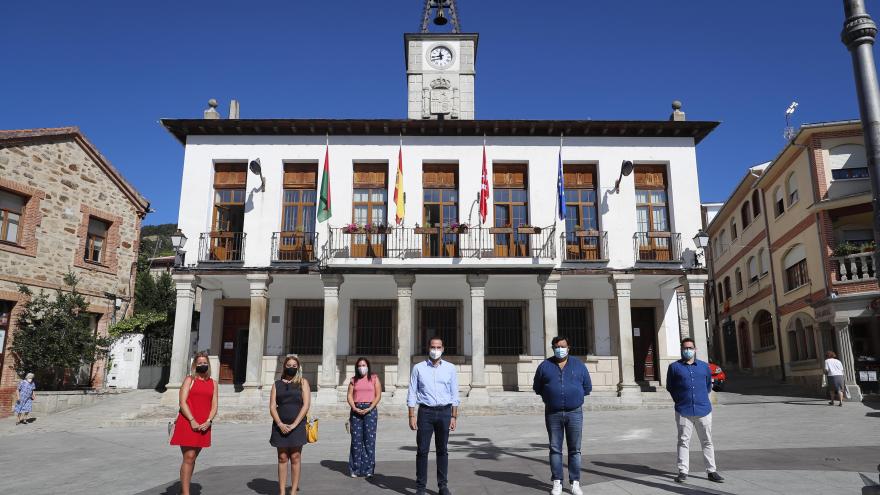 Aguado visita Miraflores y Bustarviejo y apela a “la unión entre administraciones” para “combatir” al coronavirus