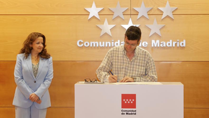 La consejera Fátima Matute firma el II Convenio Colectivo de las Fundaciones de Investigación Biomédica